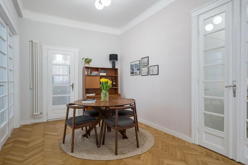 Exquisite Art Deco 2br Prime Location * Bucharest