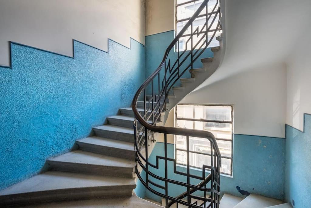 Exquisite Art Deco 2br Prime Location