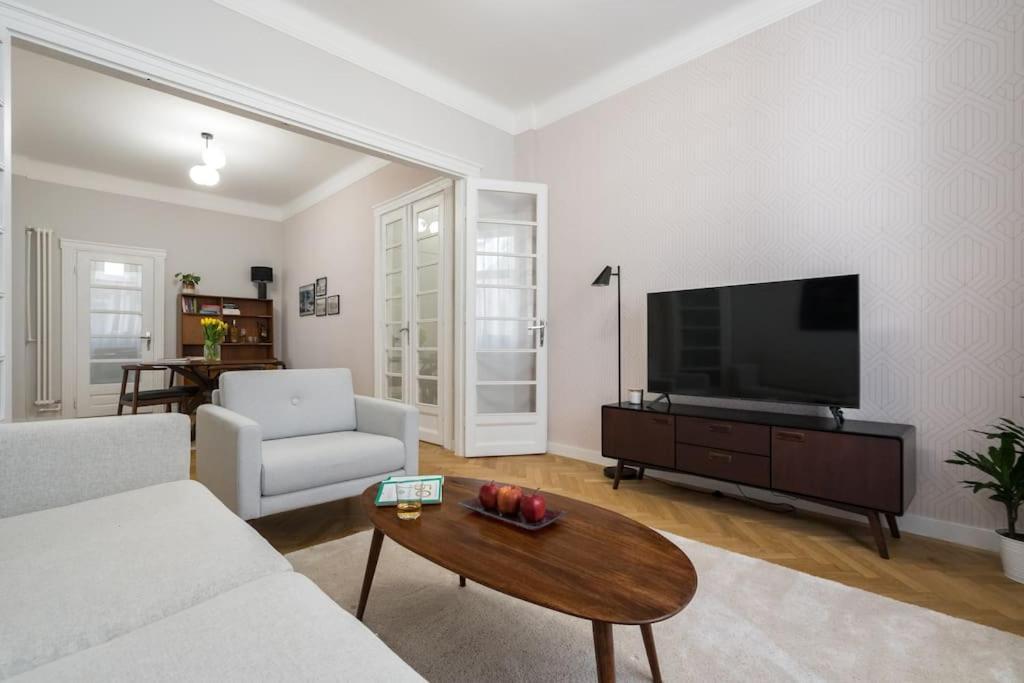 Apartment Exquisite Art Deco 2br Prime Location Bucharest