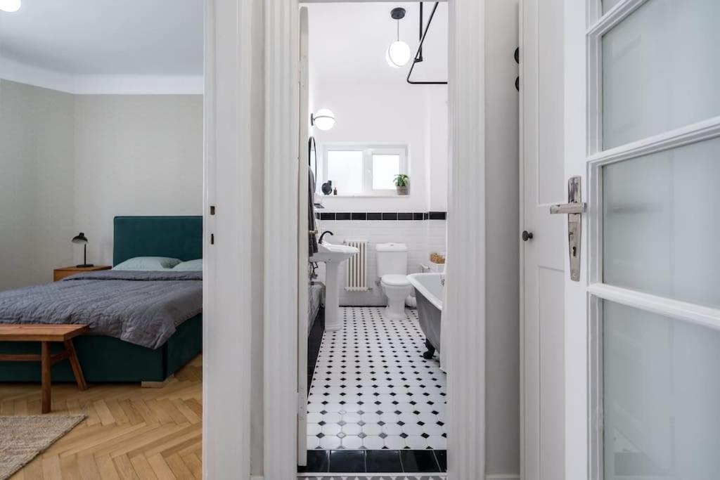 Exquisite Art Deco 2br Prime Location * Bucharest