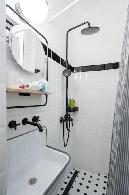Exquisite Art Deco 2br Prime Location Apartment Bucharest