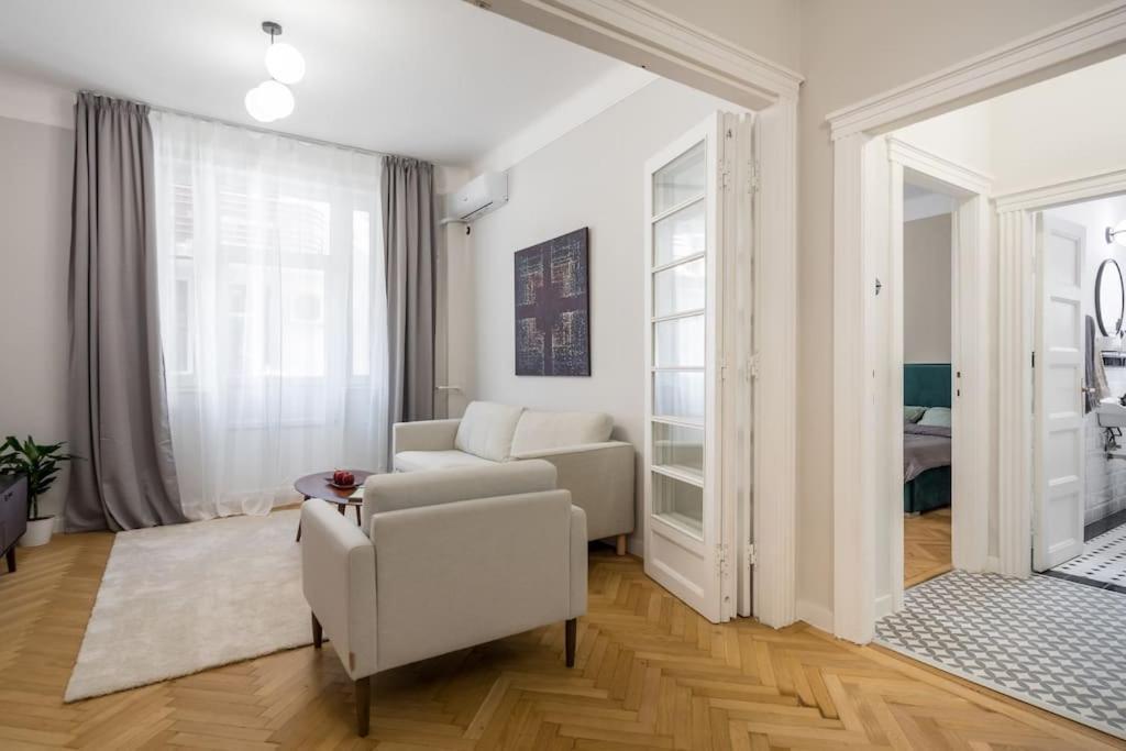 Exquisite Art Deco 2br Prime Location Bucharest
